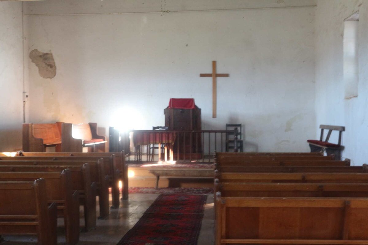 4. Overview / Oorsig - interior of church