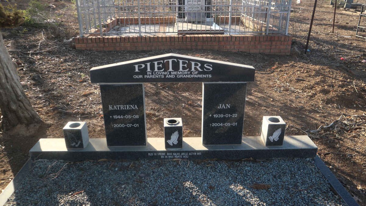 PIETERS Jan 1939-2004 &amp; Katriena 1944-2000