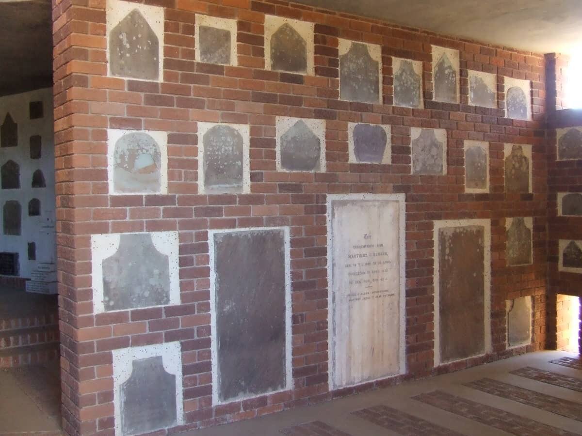 12. Konsentration Kamp - oorspronklike grafstene