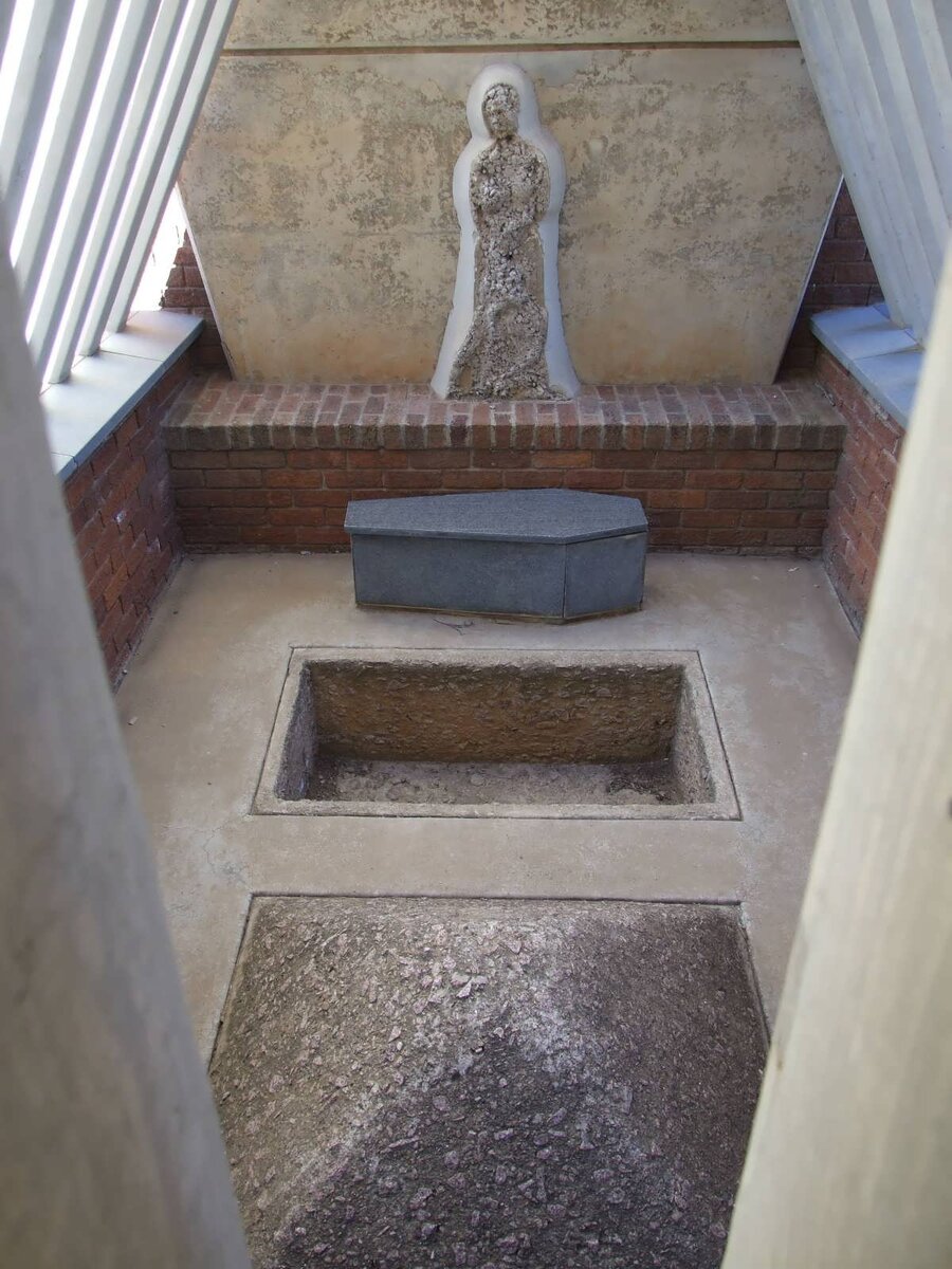 02. Konsentration Kamp gedenksuil - binne aansig