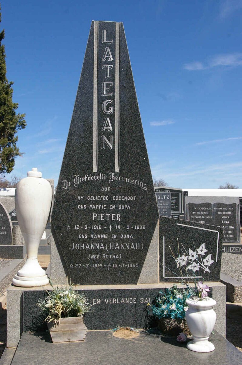 LATEGAN Pieter 1912-1982 &amp; Johanna BOTHA 1914-1985