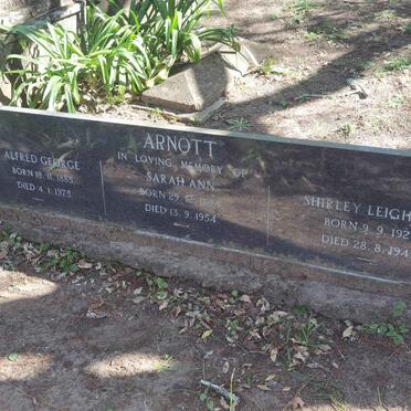 ARNOTT Alfred George 1885-1975 :: ARNOTT Sarah Ann 1894-1954 :: LEIGHTON Shirley nee ARNOTT 1927-1949
