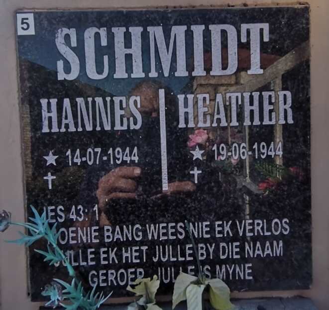 SCHMIDT Hannes 1944- &amp; Heather 1944-