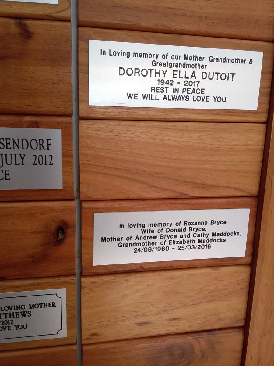 TOIT Dorothy Ella, du 1942-2017 :: BRYCE Roxanne 1960-2016