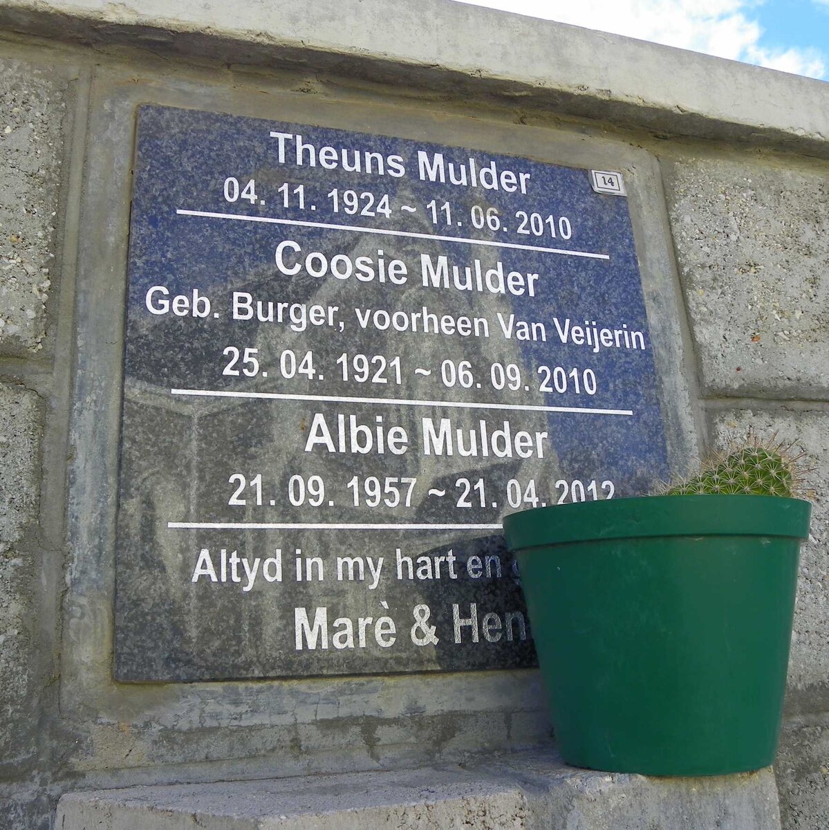 MULDER Theuns 1924-2010 &amp; Coosie BURGER formerly VAN VEIJERIN 1921-2010