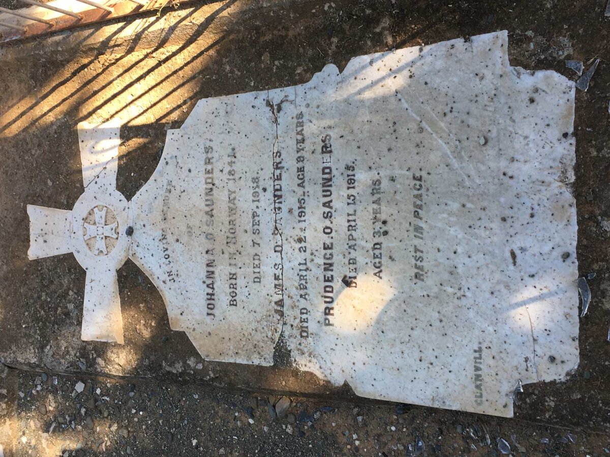 SAUNDERS Johanna O. 1841-1918 :: SAUNDERS James D. -1915 :: SAUNDERS Prudence O. -1915