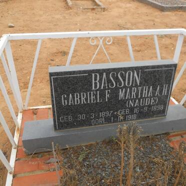 BASSON Gabriel F. 1897-1918 &amp; Martha A.H. NAUDE 1898-1918