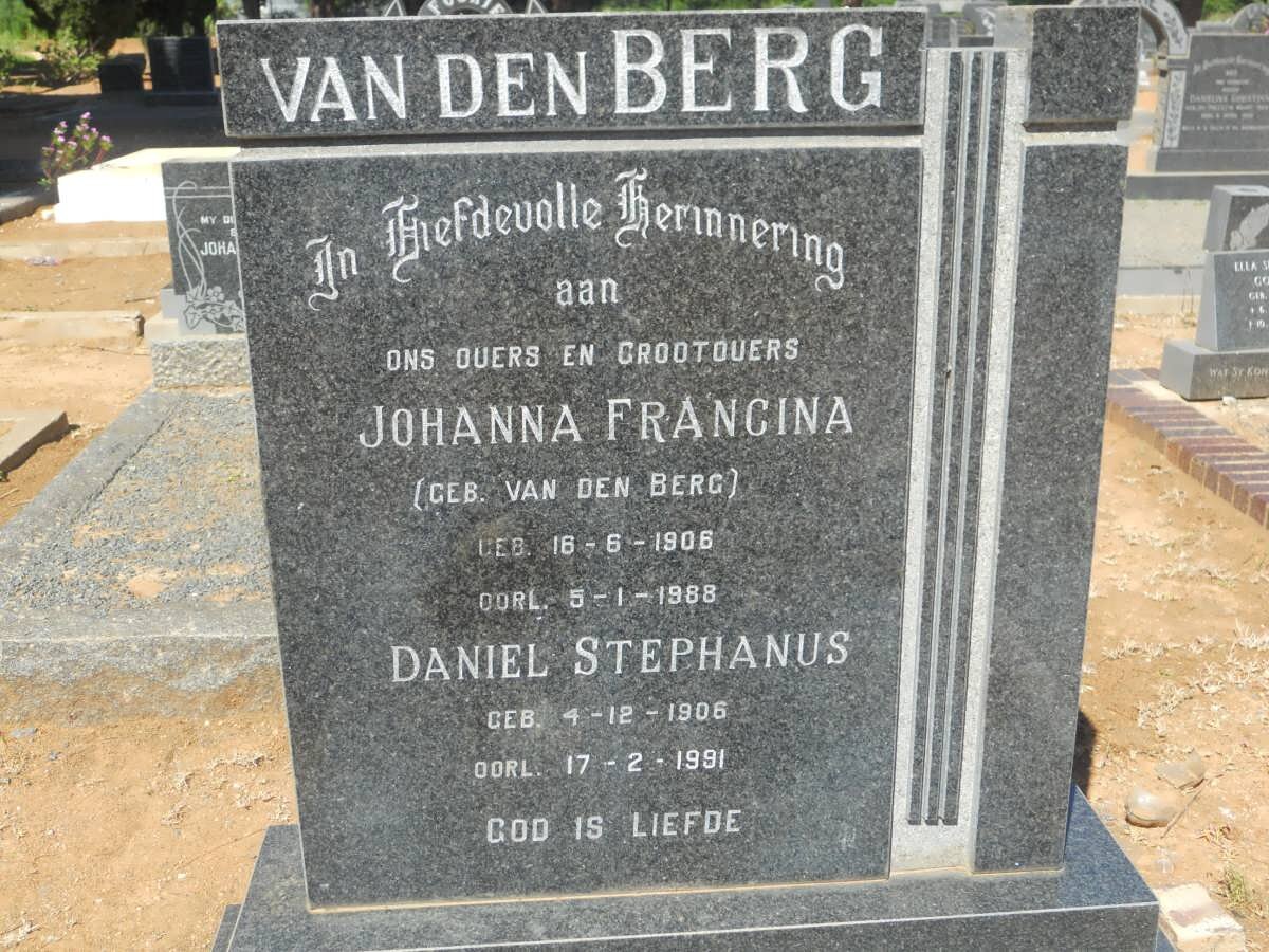 BERG Daniel Stephanus, van den 1906-1991 &amp; Johanna Francina VAN DEN BERG 1906-1988