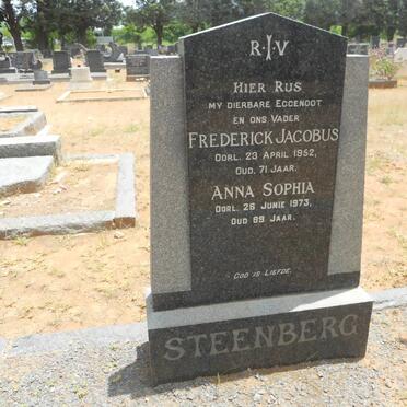 STEENBERG Frederick Jacobus -1952 &amp; Anna Sophia -1973