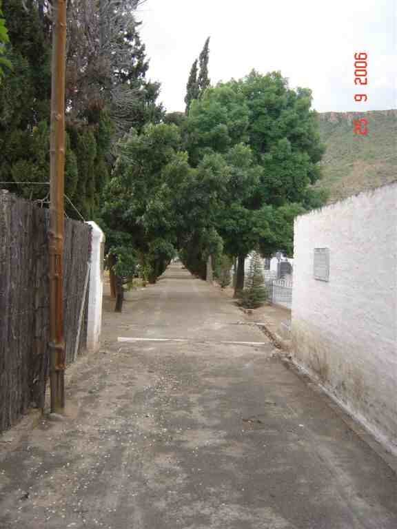 1.  Ingang van die begraafplaas