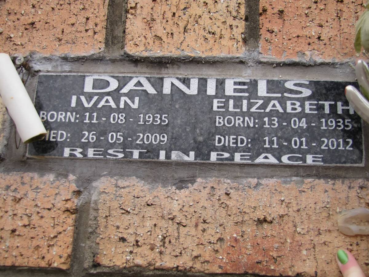 DANIELS Ivan 1935-2009 &amp; Elizabeth 1935-2012