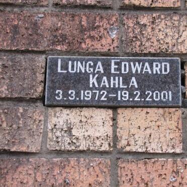 KAHLA Lunga Edward 1972-2001