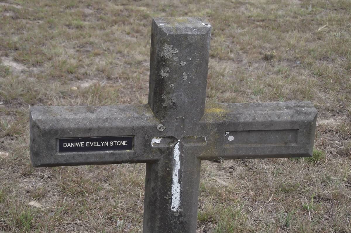 STONE Daniwe Evelyn