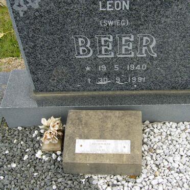 BEER Leon 1940-1991 ::  BEER Whisky -1994