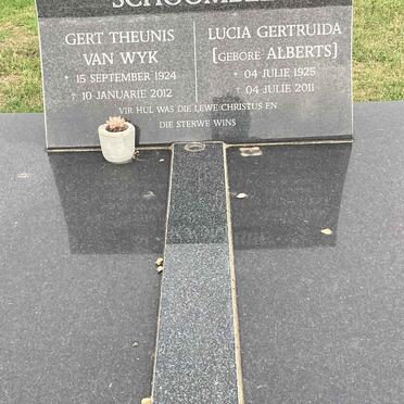 SCHOOMBEE Gert Theunis Van Wyk 1924-2012 &amp; Lucia Gertruida ALBERTS 1925-2011