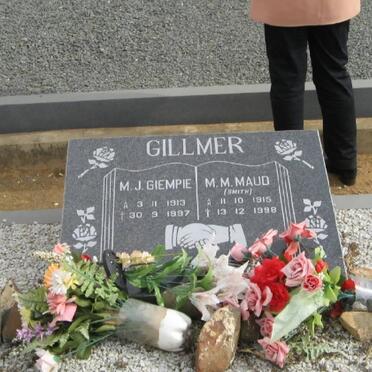 GILLMER M.J. 1913-1997 &amp; M.M. SMITH 1915-1998