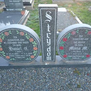 STRYDOM Daniel C. 1922-1992 & Maria M. 1923-2015