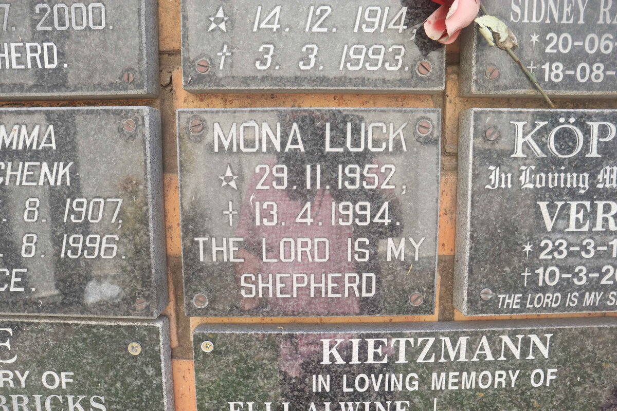 LUCK Mona 1952-1994