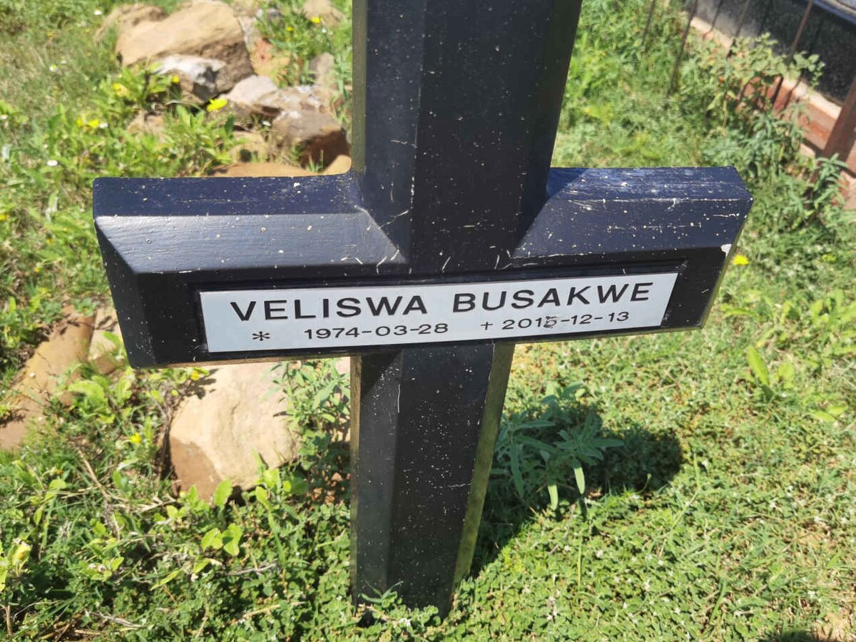 BUSAKWE Veliswa 1974-2015