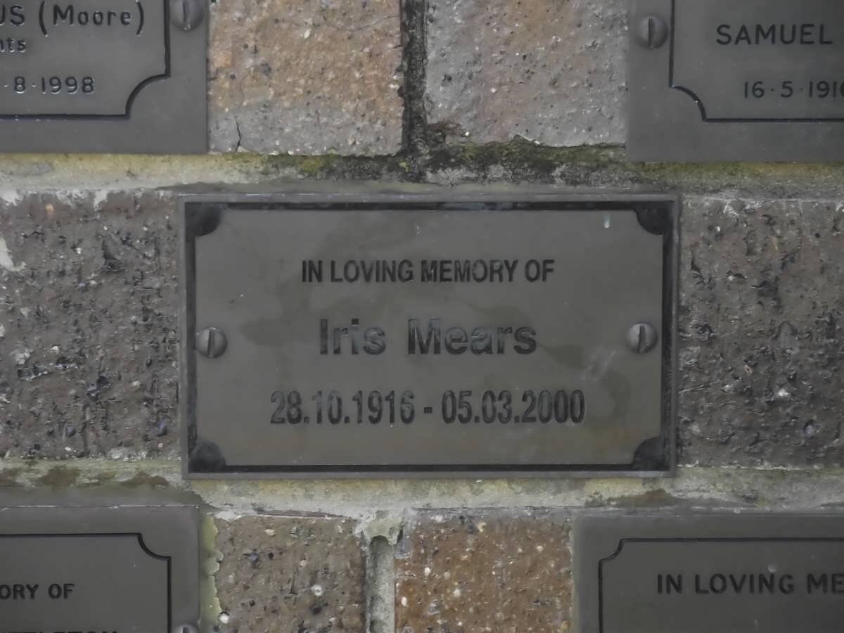 MEARS Iris 1916-2000