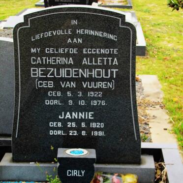 BEZUIDENHOUT Jannie 1920-1991 &amp; Catherina Aletta VAN VUUREN 1922-1976
