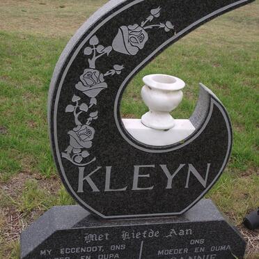 KLEYN Kerneels 1926-2002 &amp; Sannie 1926-