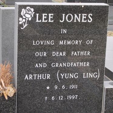 LEE JONES Yung Ling 1911-1997