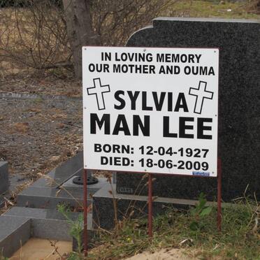 MAN LEE Sylvia 1927-2009