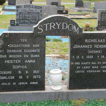 STRYDOM Nicholaas Johannes Hendrick 1920-1991 &amp; Hester Anna Sophia 1921-1973