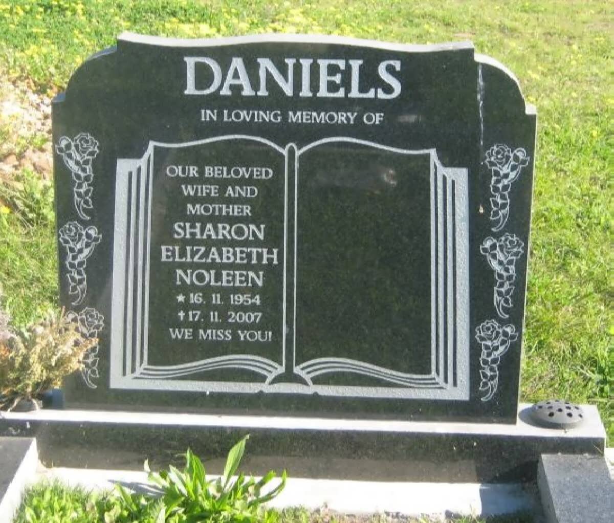 DANIELS Sharon Elizabeth Noleen 1954-2007