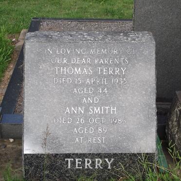 TERRY Thomas -1935 :: SMITH Ann -1983