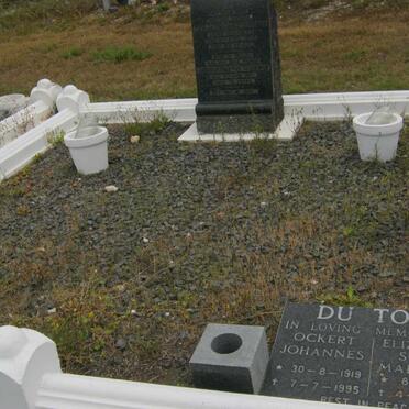 ? Sekonderesteen apart opgeteken. Hoofsteen onleesbaar.