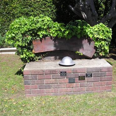 1. Overview / Oorsig - Memorial bench