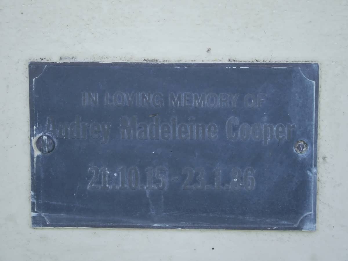 COOPER Audrey Madeleine 1915-1986