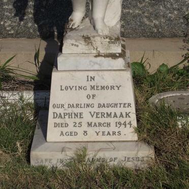 VERMAAK Daphne -1944