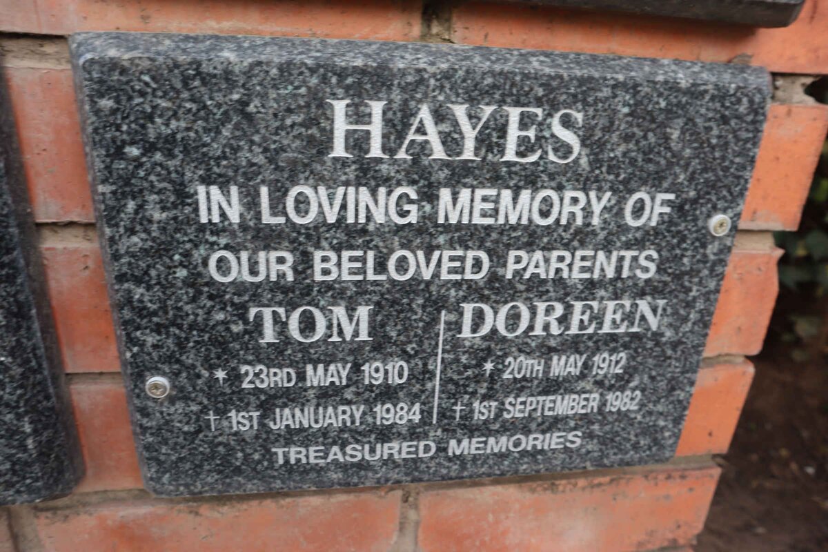 HAYES Tom 1910-1984 & Doreen 1912-1982