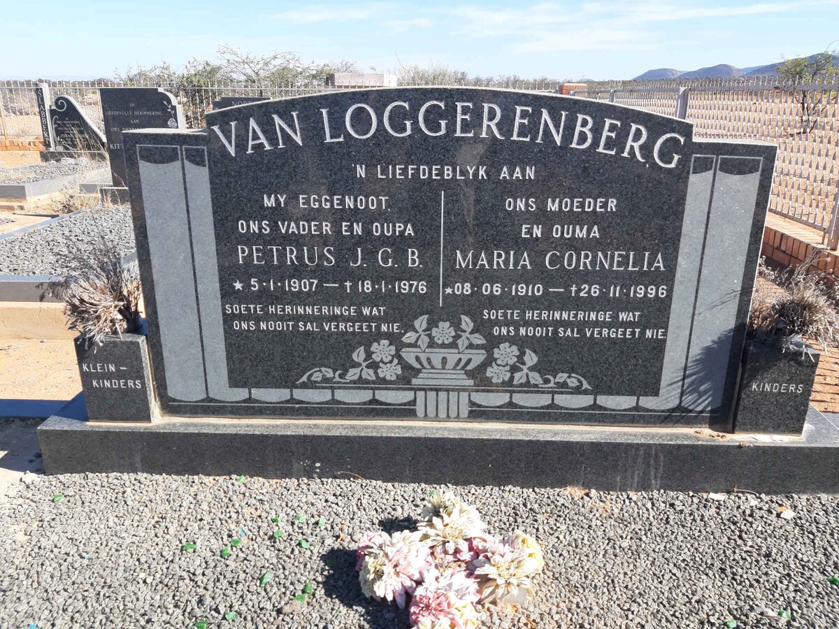 LOGGERENBERG Petrus J.G.B., van 1907-1976 &amp; Maria Cornelia 1910-1996