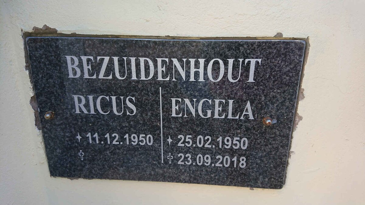 BEZUIDENHOUT Ricus 1950- & Engela 1950-2018