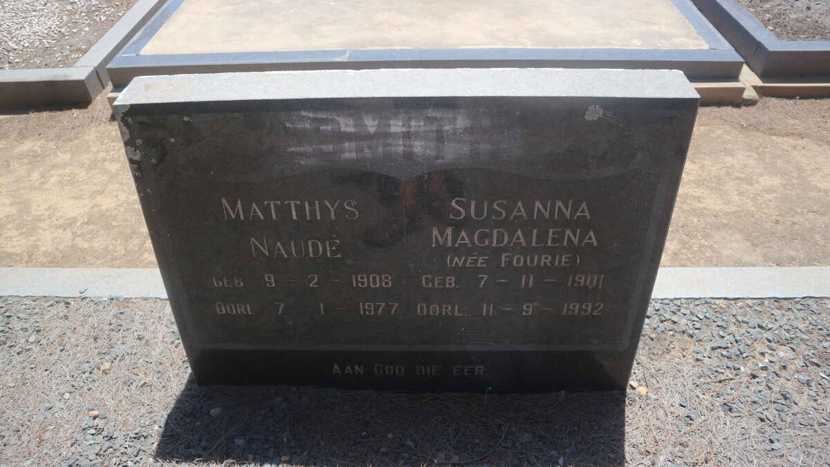 SMITH Matthys Naude 1908-1977 &amp; Susanna Magdalena FOURIE 1901-1992