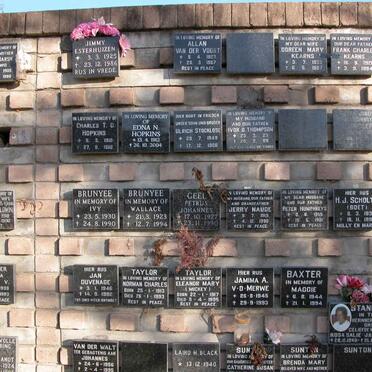 1. Gedenkmuur / Memorial wall