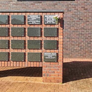 Eastern Cape, UITENHAGE, NG Gemeente Uitenhage-Winterhoek, Gedenkmuur