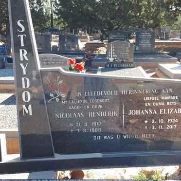 STRYDOM Nicolaas Henderik 1917-1986 &amp; Johanna Elizabeth 1924-2017