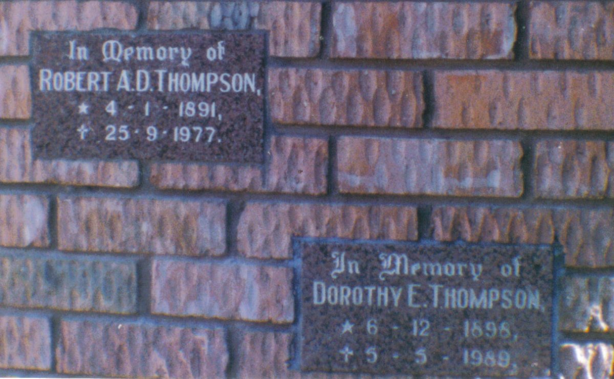 THOMPSON Robert A.D. 1891-1977 &amp; Dorothy E. 1895-1989