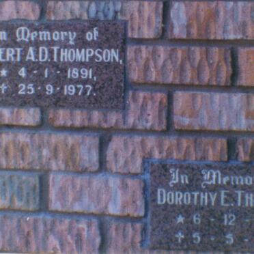 THOMPSON Robert A.D. 1891-1977 &amp; Dorothy E. 1895-1989