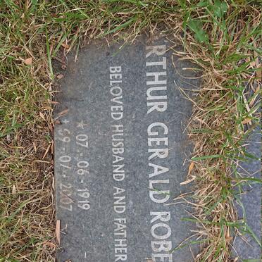 ROBERTS Arthur Gerald 1919-2007
