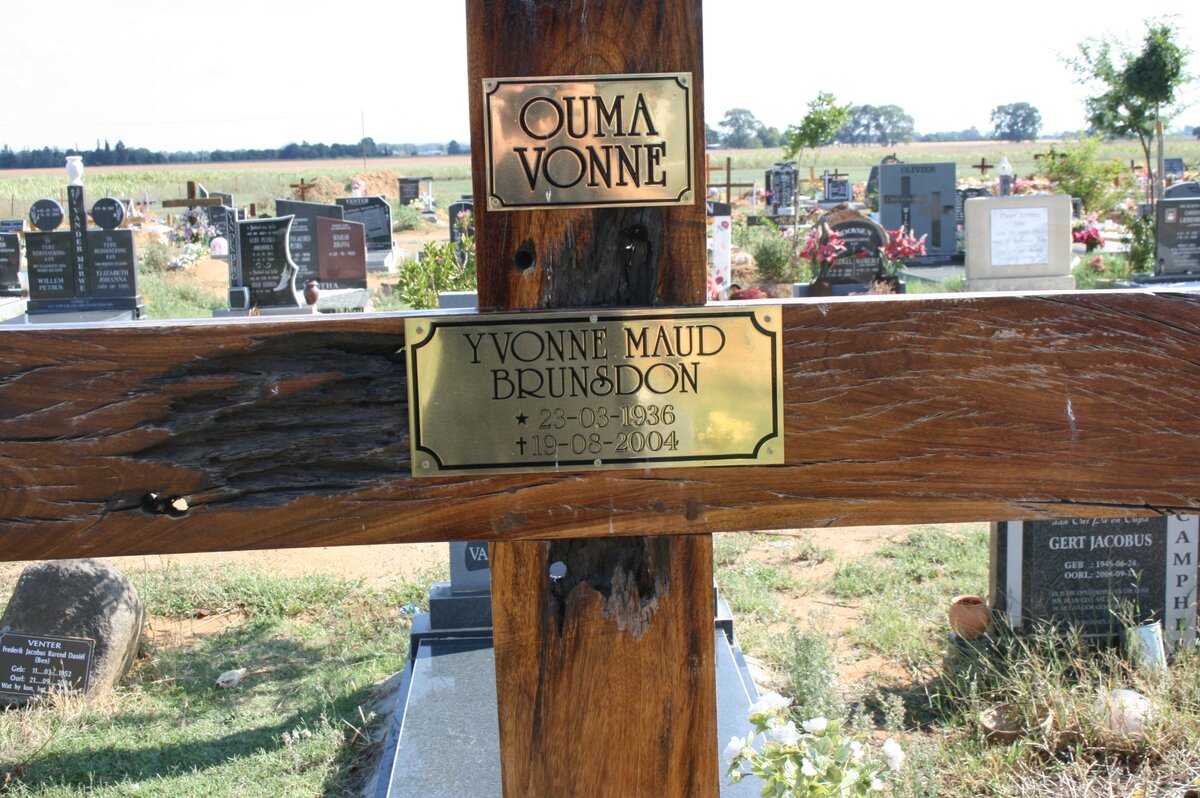 BRUNSDON Yvonne Maud 1936-2004