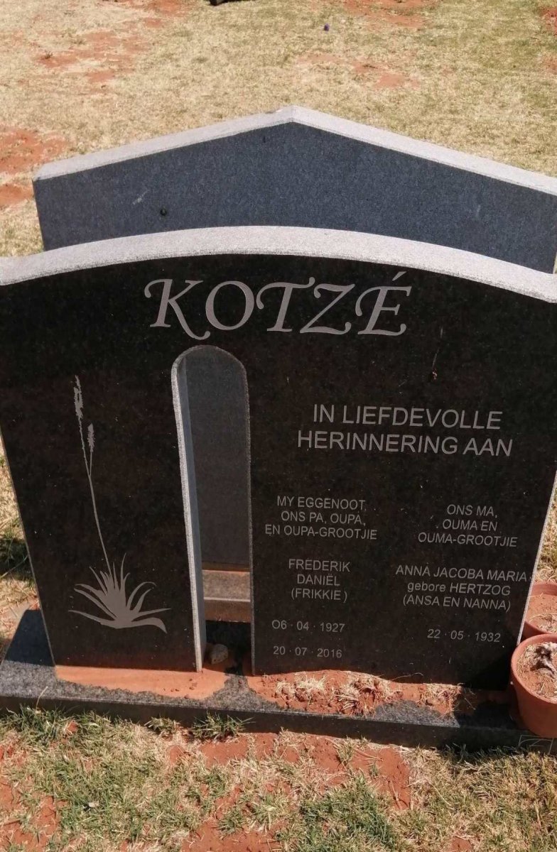 KOTZE Frederik Daniel 1927-2016 &amp; Anna Jacoba Maria HERTZOG 1932-