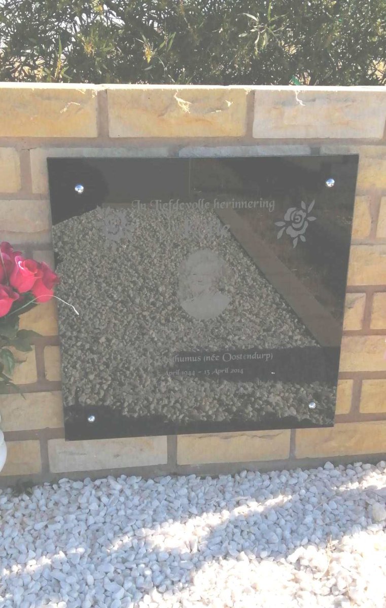 POSTHUMUS ? nee OOSTENDURP 1944-2014