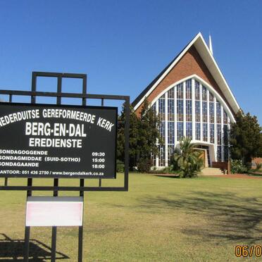 Free State, BLOEMFONTEIN, Dan Pienaar, NG Gemeente Berg-en-Dal, Gedenkmuur