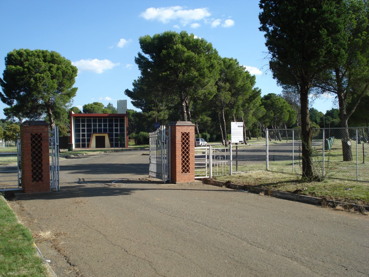 2. Entrance to the cemetery